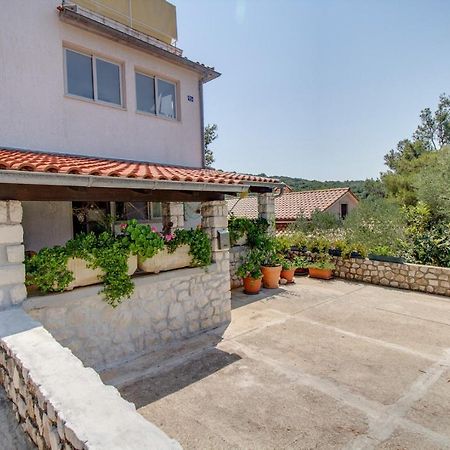 Apartment Simpatico Cunski Luaran gambar