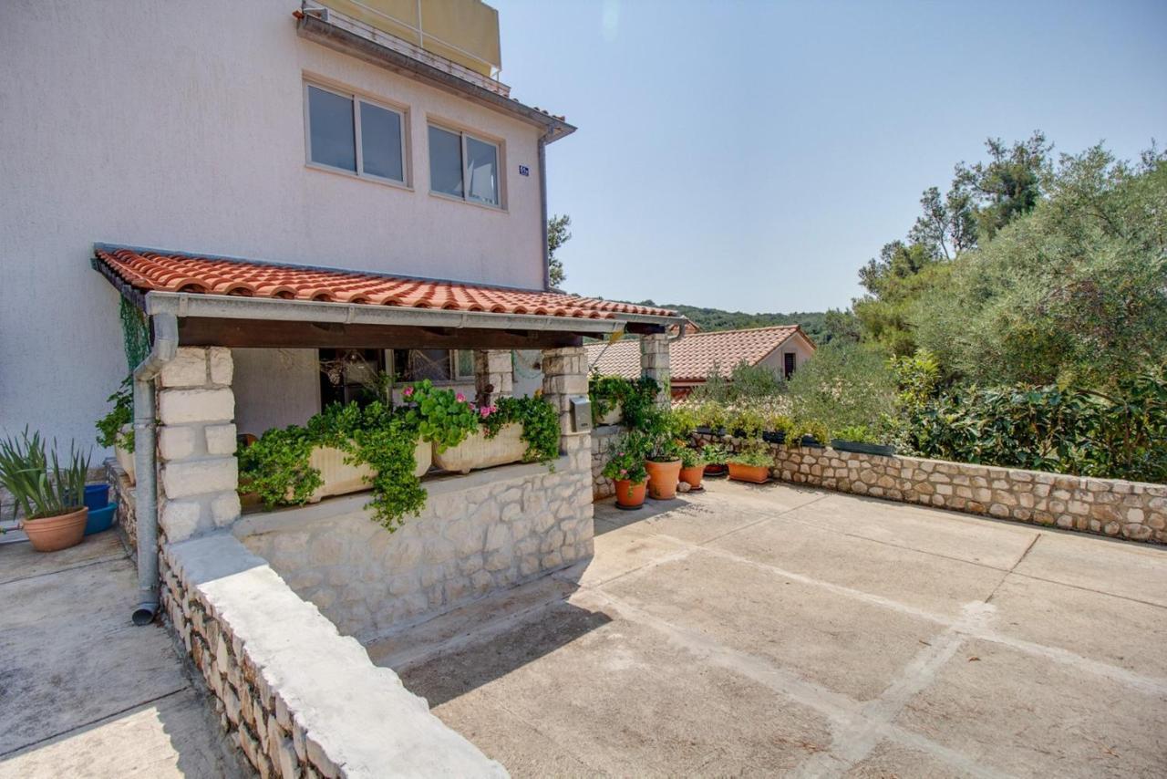 Apartment Simpatico Cunski Luaran gambar