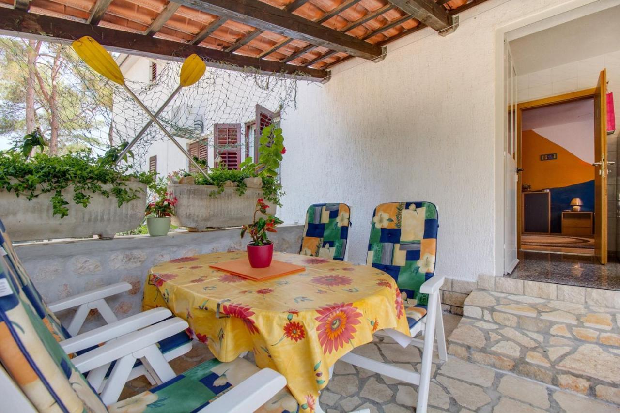 Apartment Simpatico Cunski Luaran gambar