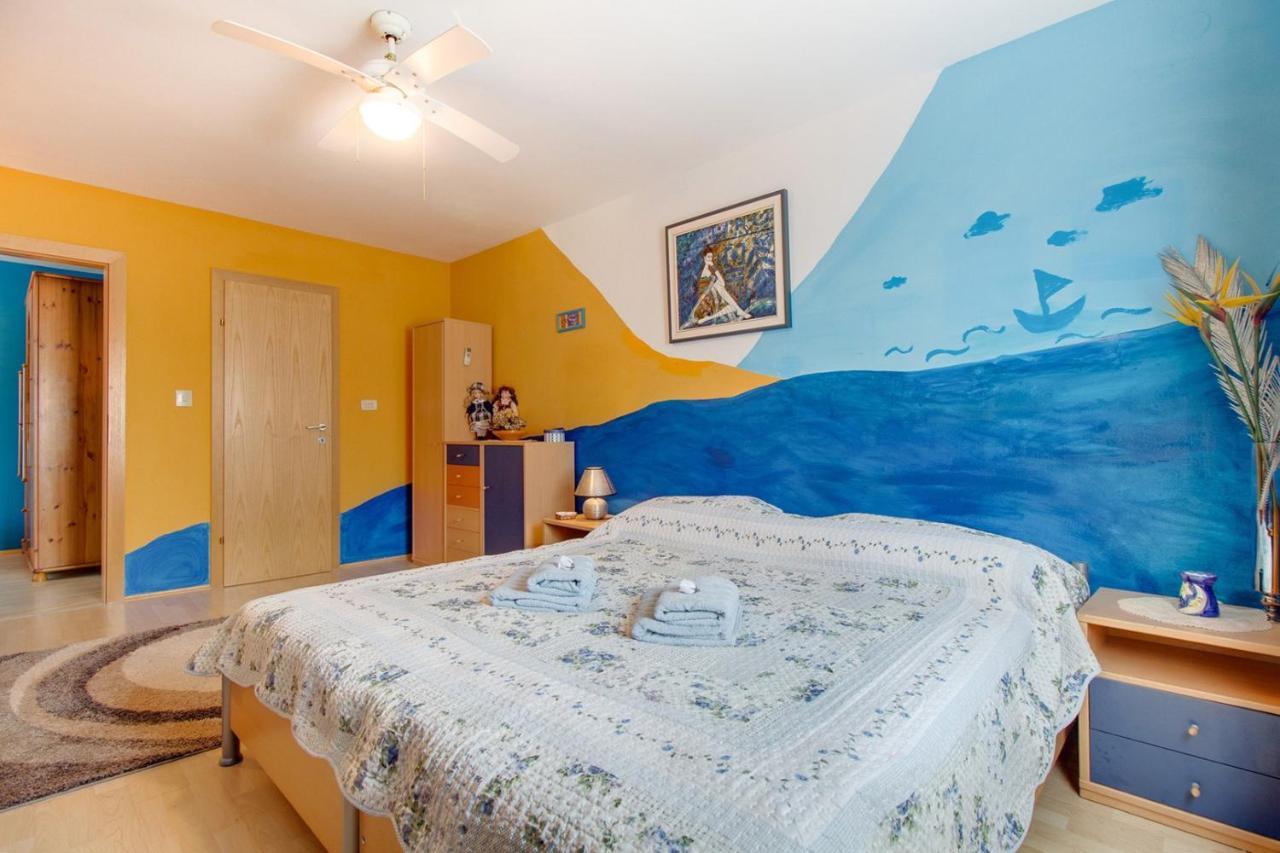 Apartment Simpatico Cunski Luaran gambar